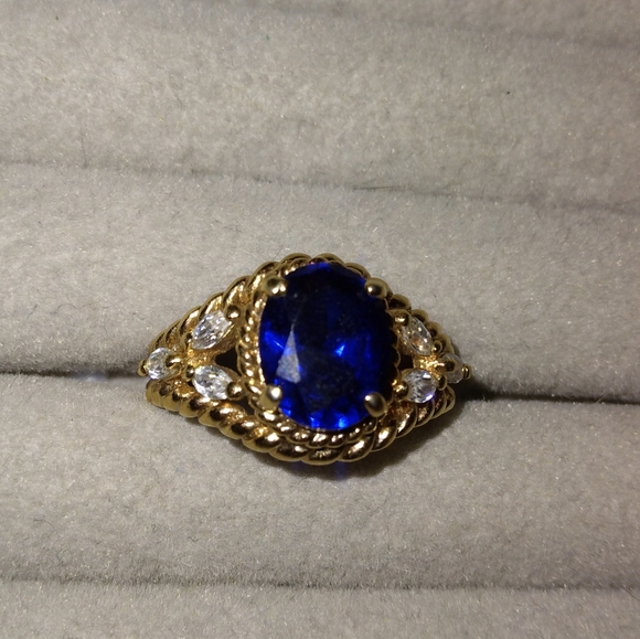 Beautiful ring blue stone goldtone about size 8 - Picture 3 of 12